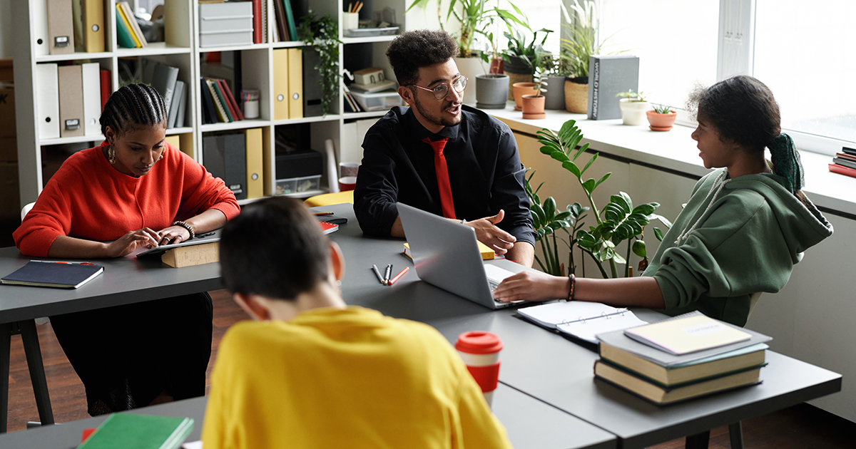 Tutor is working with 3 students