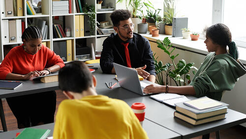 Tutor is working with 3 students