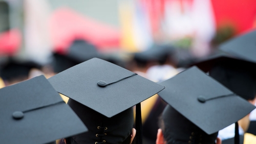 Many students' graduation caps